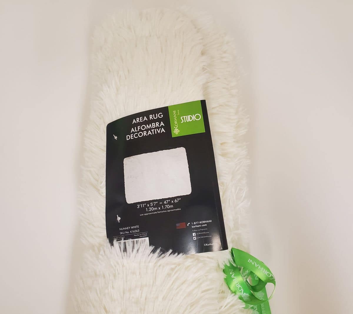 Shag Area Rug - White (Approx 4' x 6') - Image 2