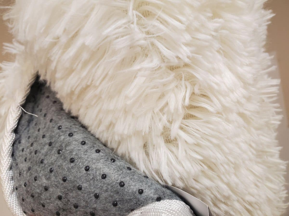 Shag Area Rug - White (Approx 4' x 6') - Image 3
